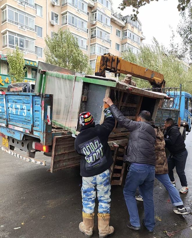 占道经营、杂物都被清理！哈尔滨香坊区木材街周边敞亮了bob半岛体育(图1)